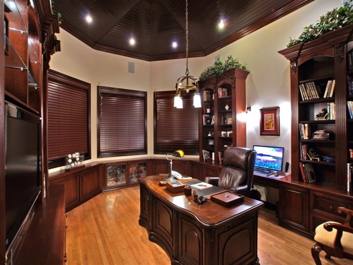 2221 Jamaica Court