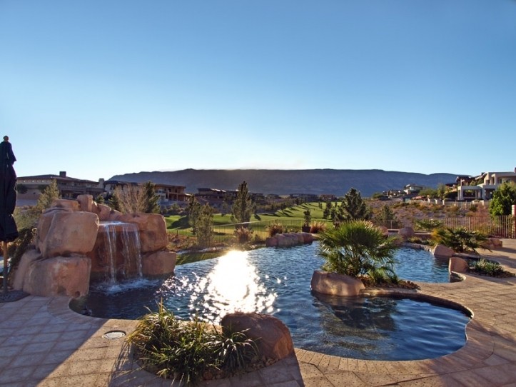 31 Hawk Ridge Dr