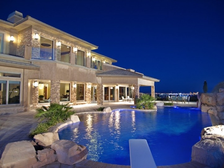 31 Hawk Ridge Dr