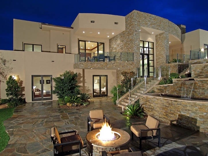 38 Hawk Ridge Dr