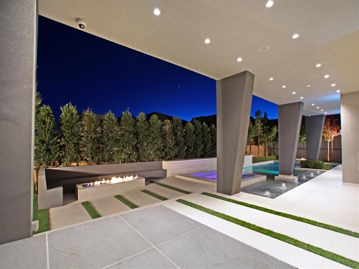 65 Meadowhawk Lane