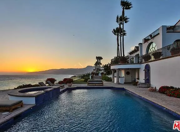 7061  Birdview Ave.