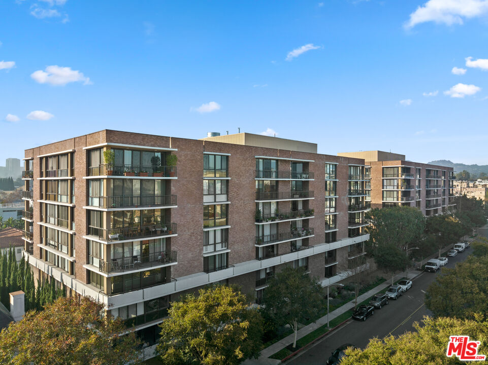211 S. Spalding Drive N202