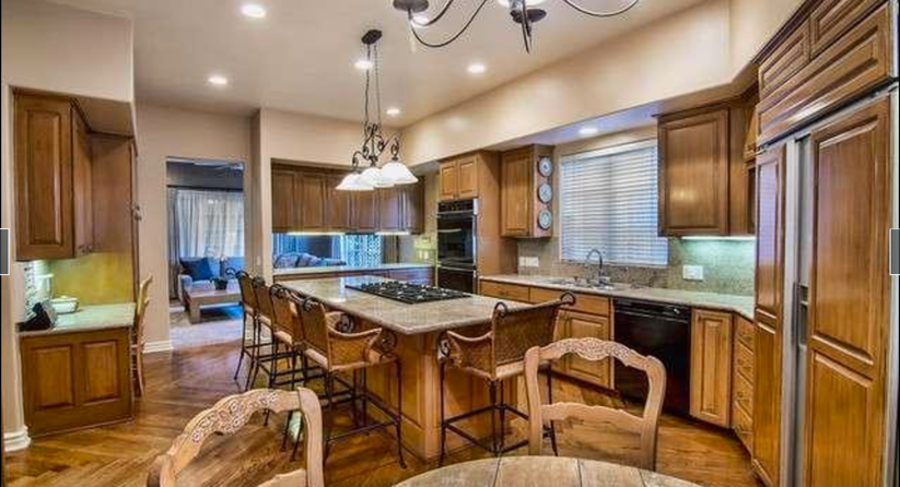 320 S. Roxbury Drive