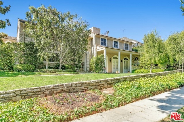 555 Warner Avenue