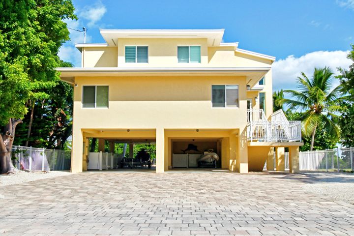 1203 Mockingbird Dr