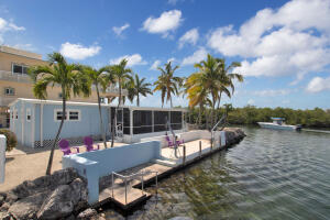 254 Camelot Dr
