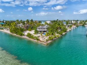 17114 W Buttonwood Drive