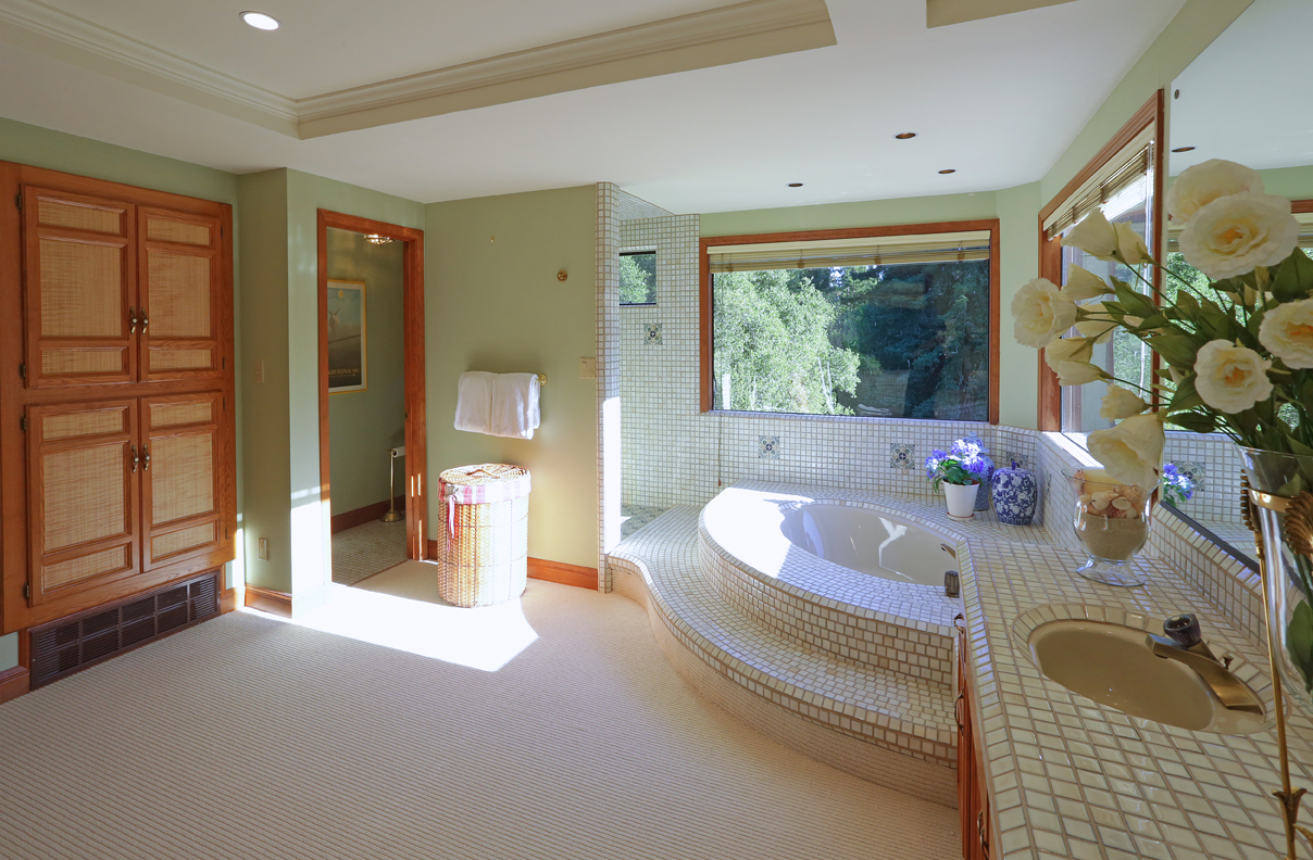 1115 Bohemian Lane