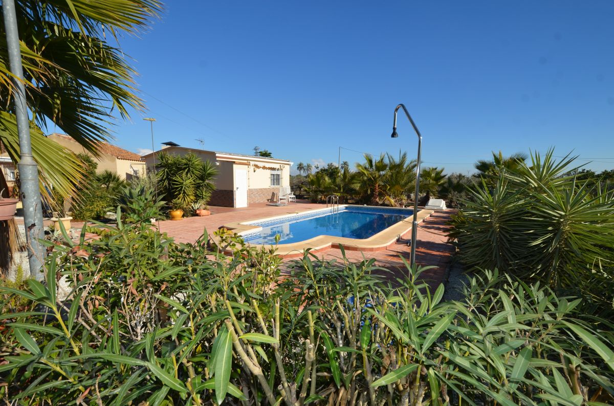 Finca for sale in Elche €245,000 (EL80115)