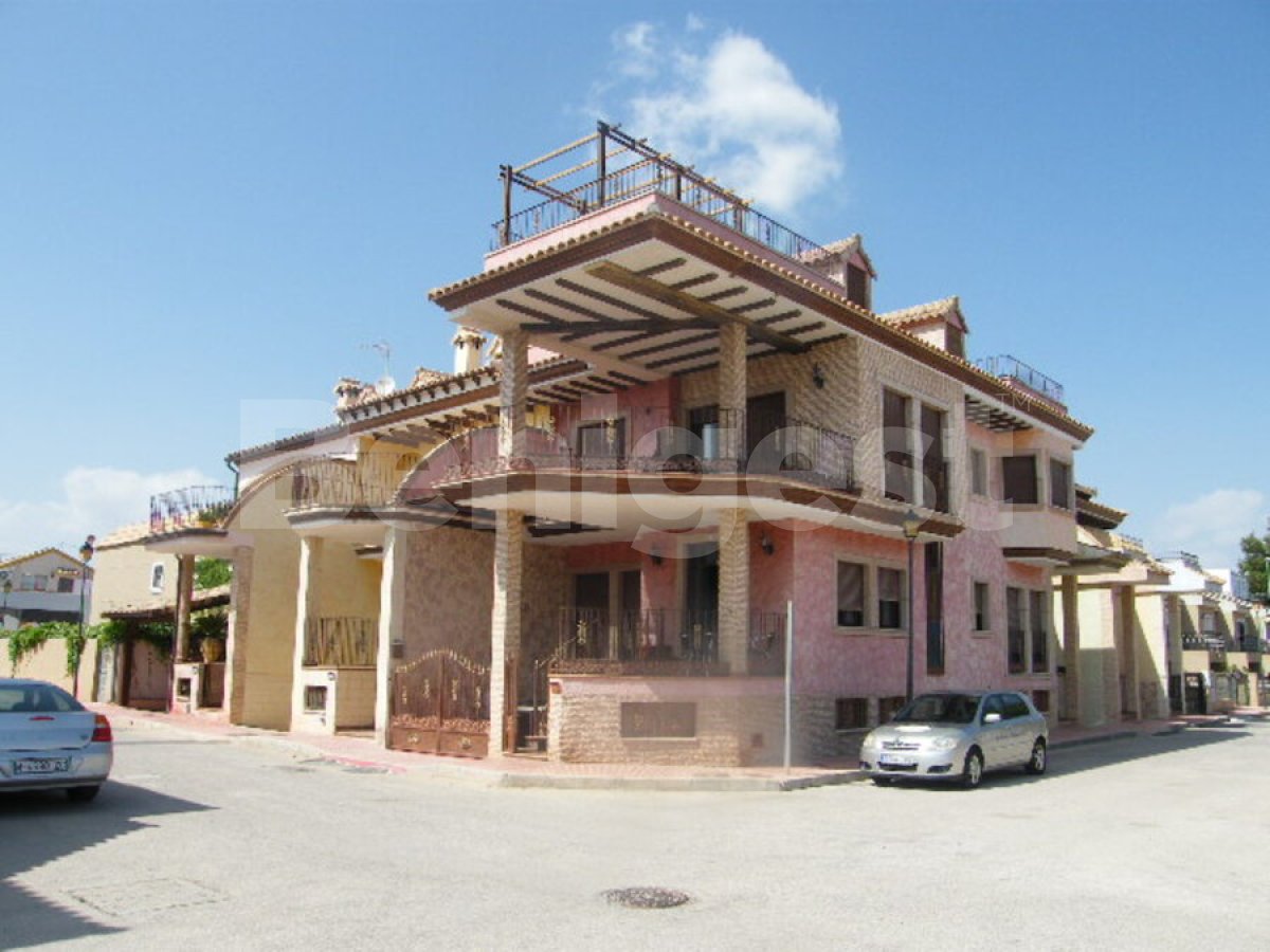Townhouse in Daya Nueva