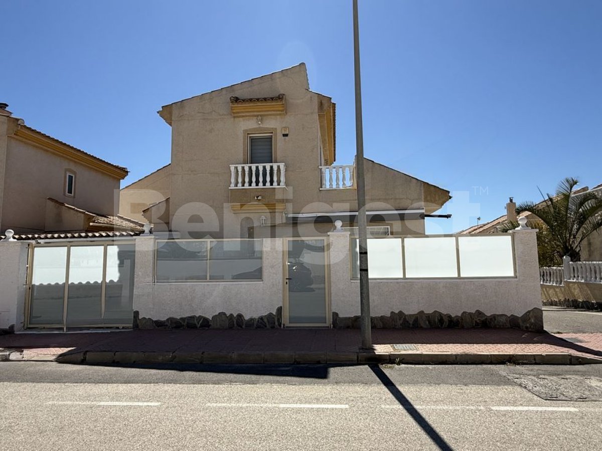 Corner detached refurbished villa