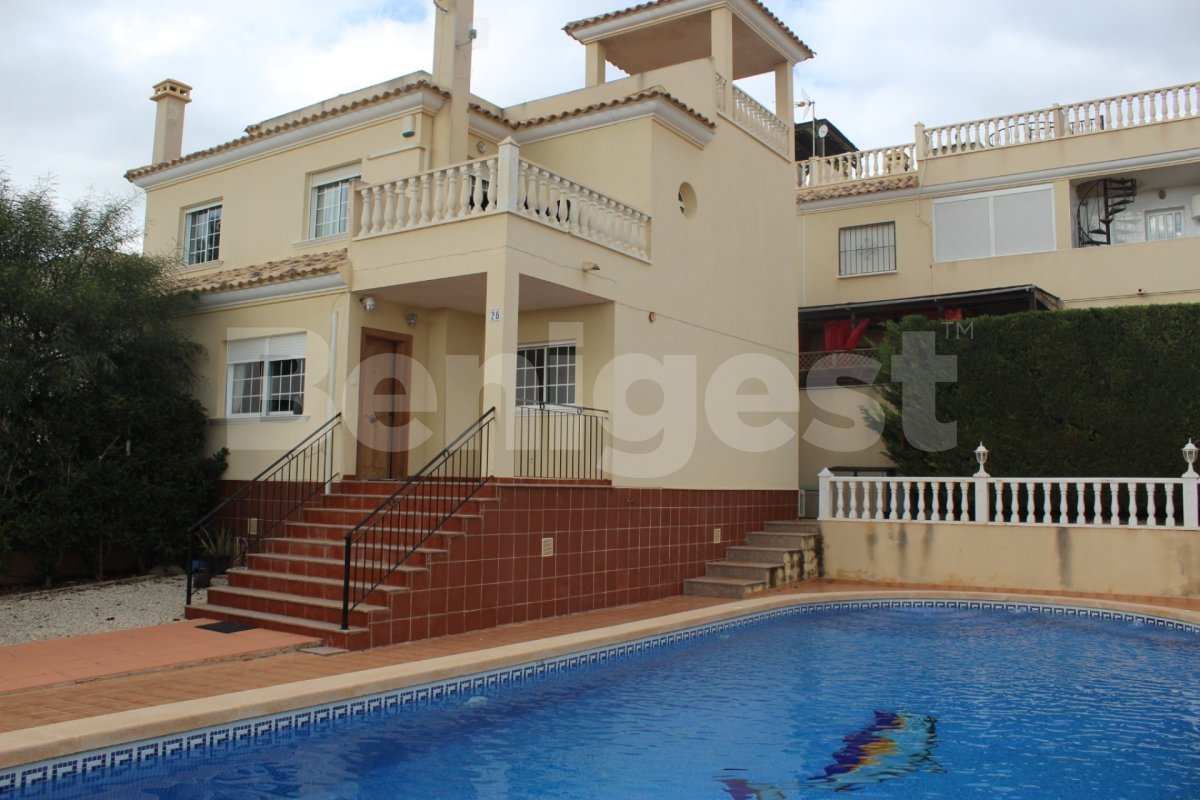 Semi-Detached in Algorfa