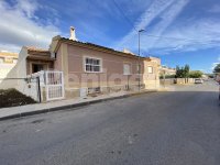 Semi detached townhouse with private garage (0)