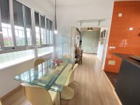 Spacious top floor studio with own entrance (6)