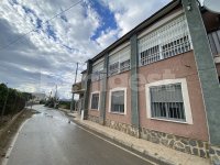 Spacious top floor studio with own entrance (2)