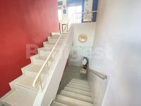 Spacious top floor studio with own entrance (9)