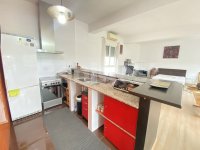 Spacious top floor studio with own entrance (5)