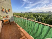 Spacious top floor studio with own entrance (1)