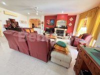 Immaculate villa with guest accomodation (5)