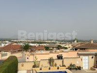 Immaculate villa with guest accomodation (13)