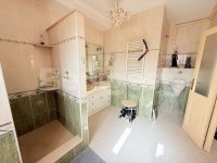 Immaculate villa with guest accomodation (10)