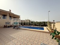 Immaculate villa with guest accomodation (30)