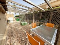 Immaculate villa with guest accomodation (28)