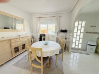 Spacious townhouse (4)