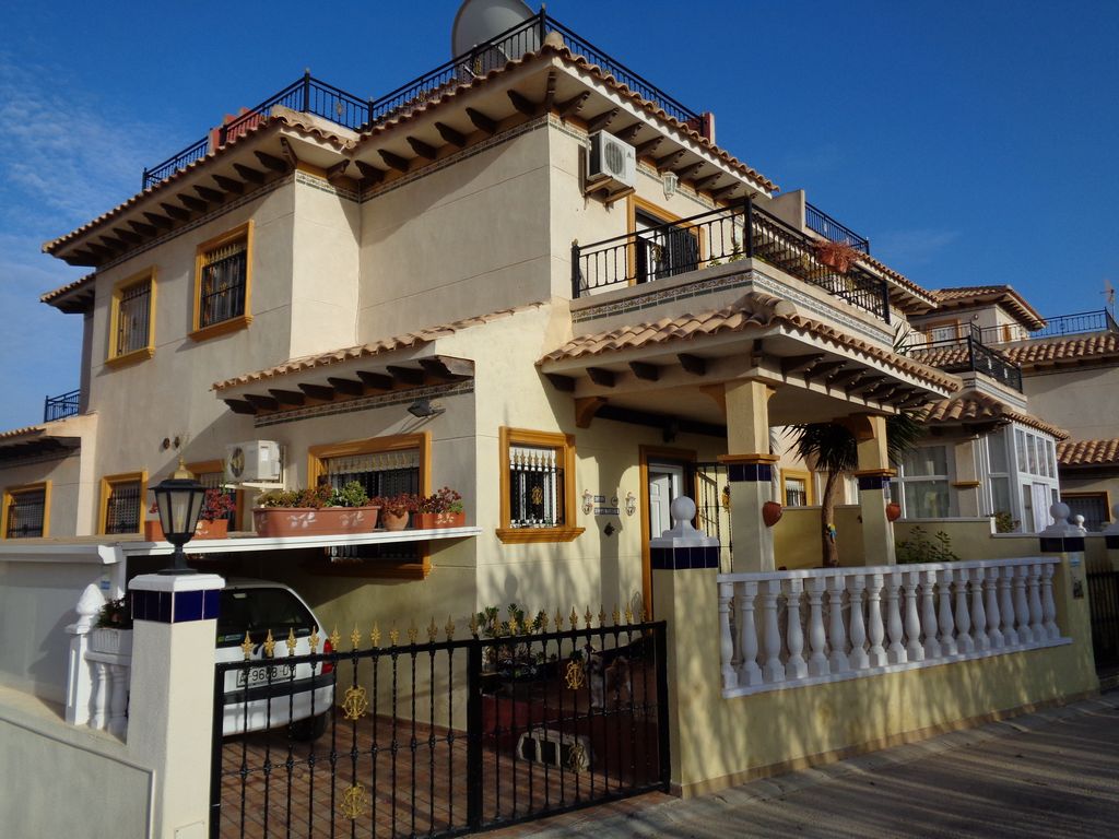 Townhouse for sale in La Zenia €114,950 (CM3612)