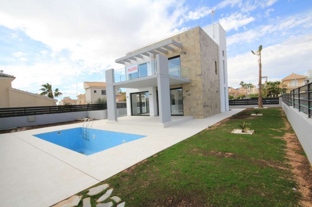 Villa en venta en La Zenia €580,000 (CM4075)