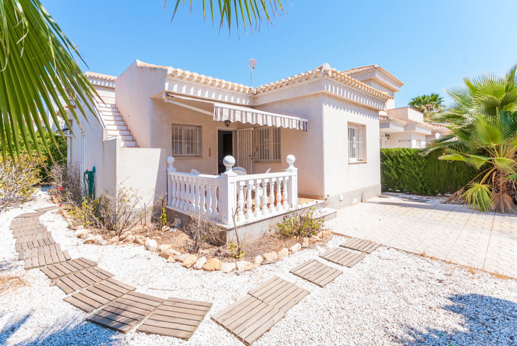 Villa for sale in Playa Flamenca €147,000 (CM4101)