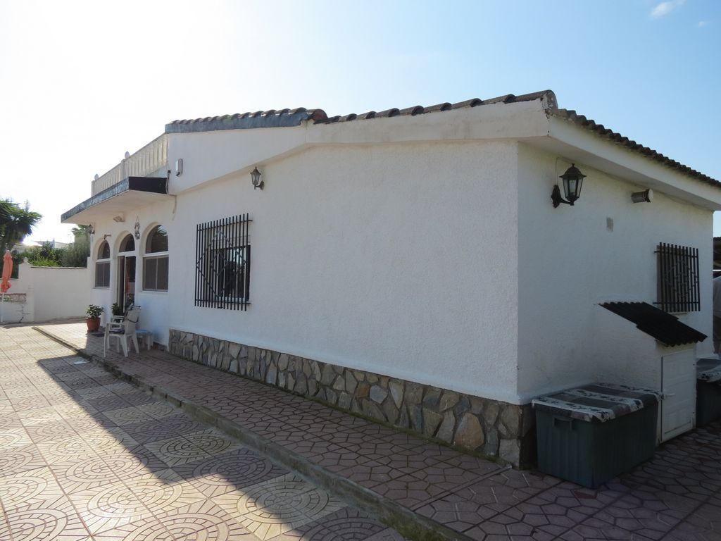 Villa for sale in La Marina €239,000 (CM4204)