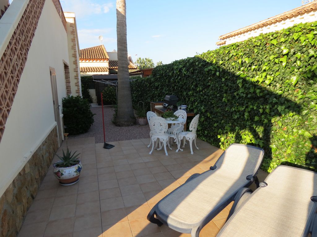 Villa for sale in Formentera Del Segura €245,000 (CM4332)