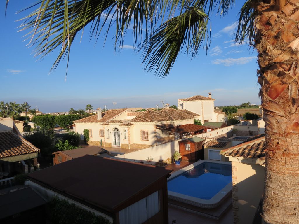 Villa for sale in Formentera Del Segura €245,000 (CM4332)