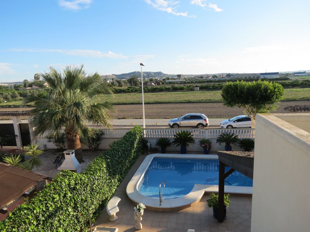 Villa for sale in Formentera Del Segura €245,000 (CM4332)