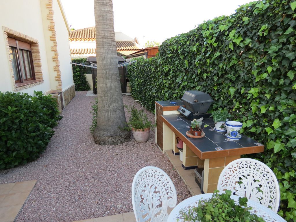 Villa for sale in Formentera Del Segura €245,000 (CM4332)