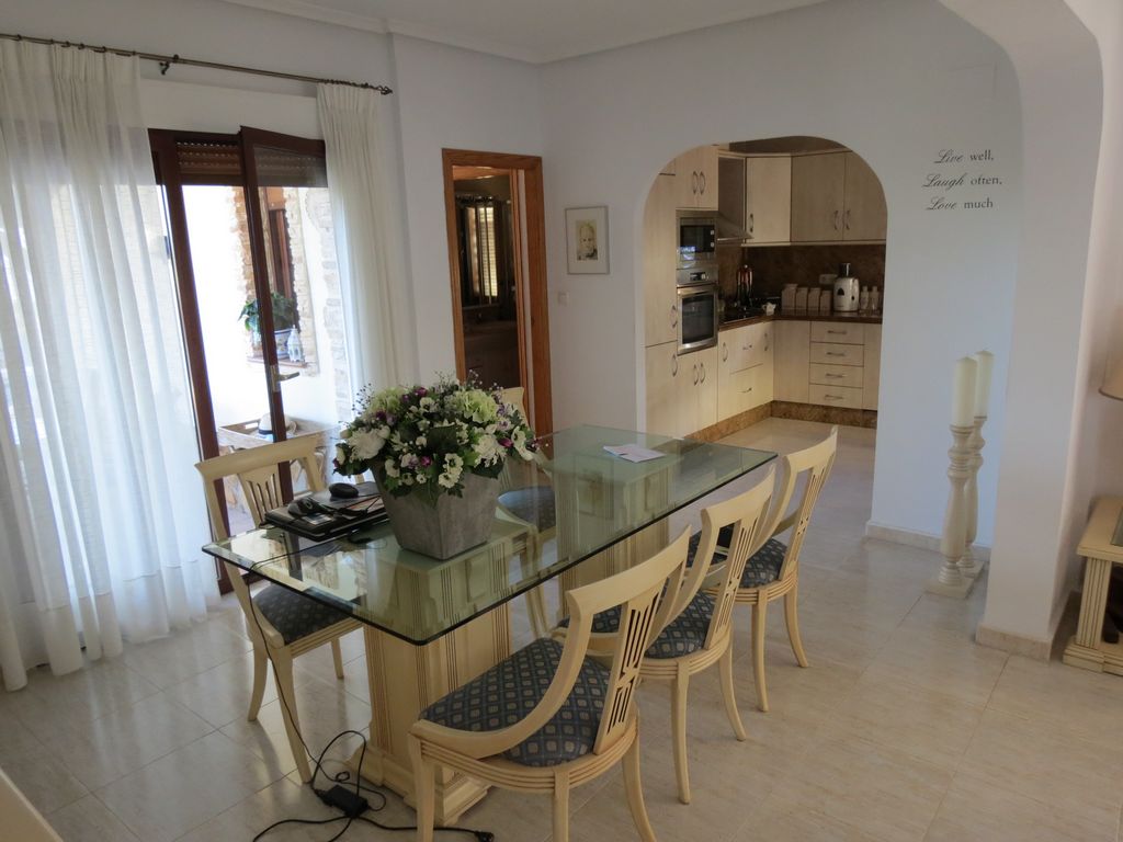 Villa for sale in Formentera Del Segura €245,000 (CM4332)