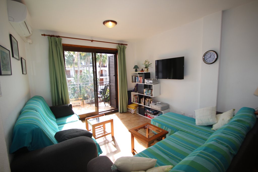 Apartment for sale in Villamartin €75,000 (CM4649)