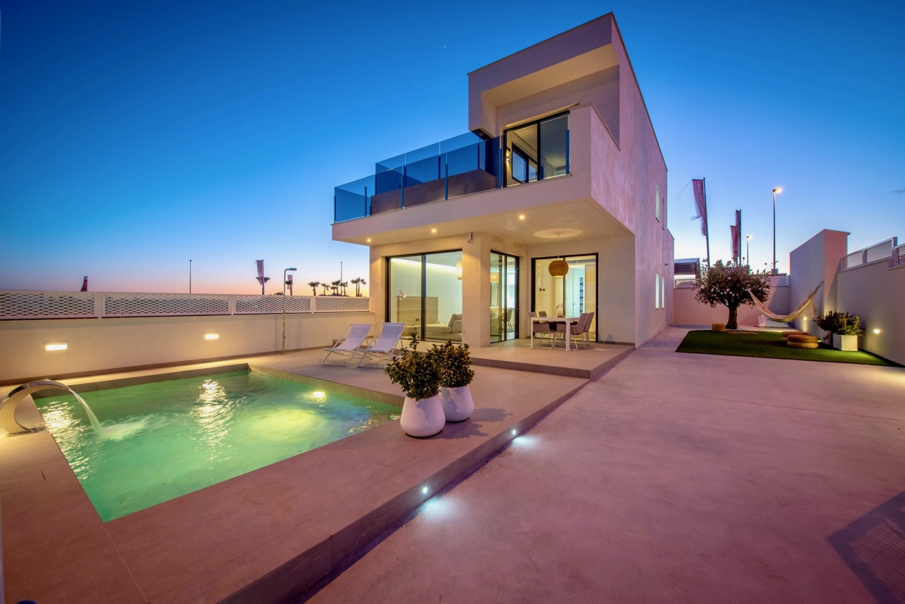 Villa for sale in Cabo Roig €309,900 (CM4979)