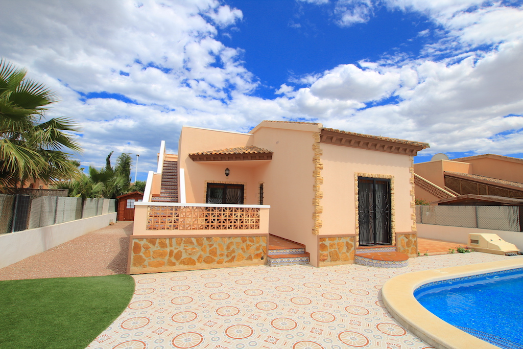Villa for sale in Formentera Del Segura €230,000 (CM5098)