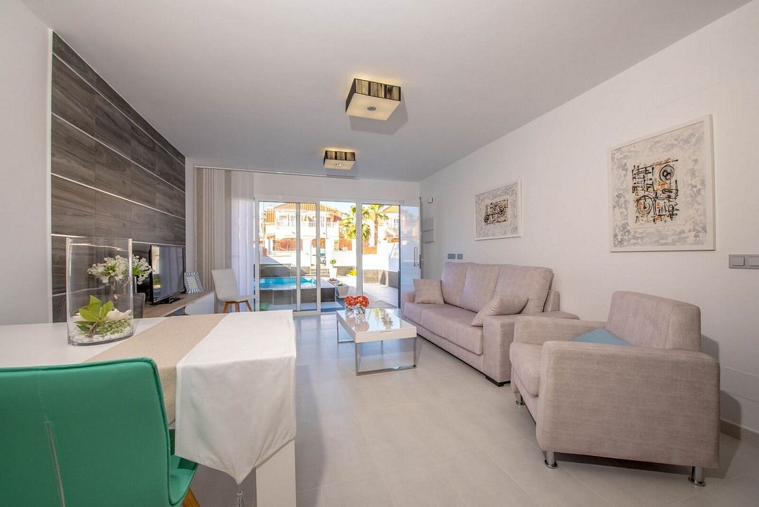 Villa for sale in La Zenia €177,000 (CM5190)