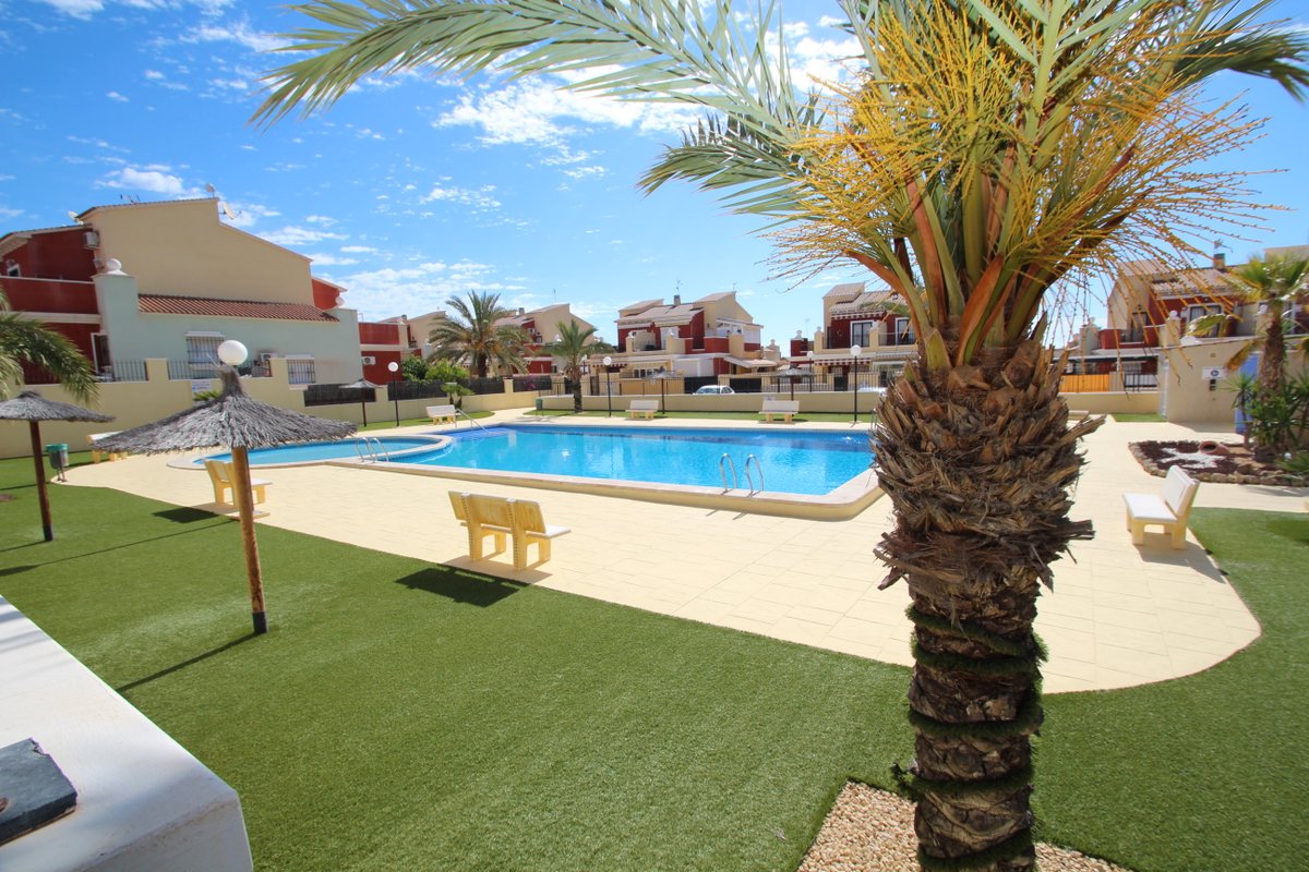 Townhouse for sale in Torrevieja €135,000 (CM5477)