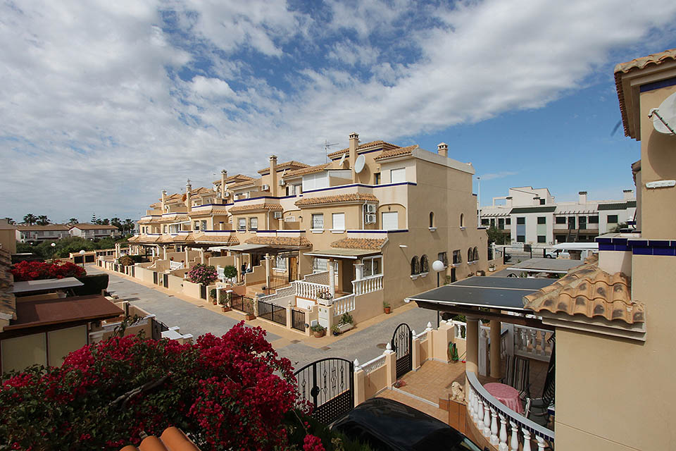 Townhouse for sale in La Zenia €145,000 (CM5479)