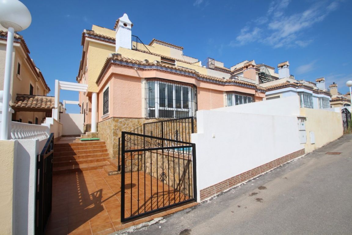 Townhouse for sale in Villamartin €139,900 (CM5919)