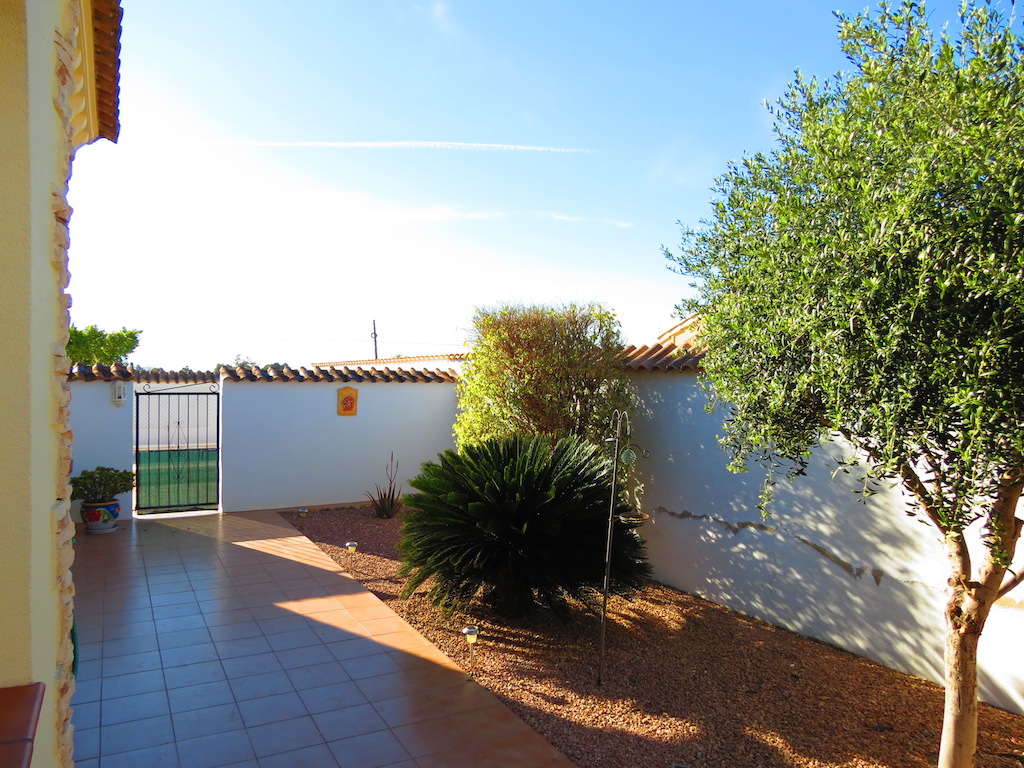 Villa for sale in Formentera Del Segura €239,000 (CM6231 )