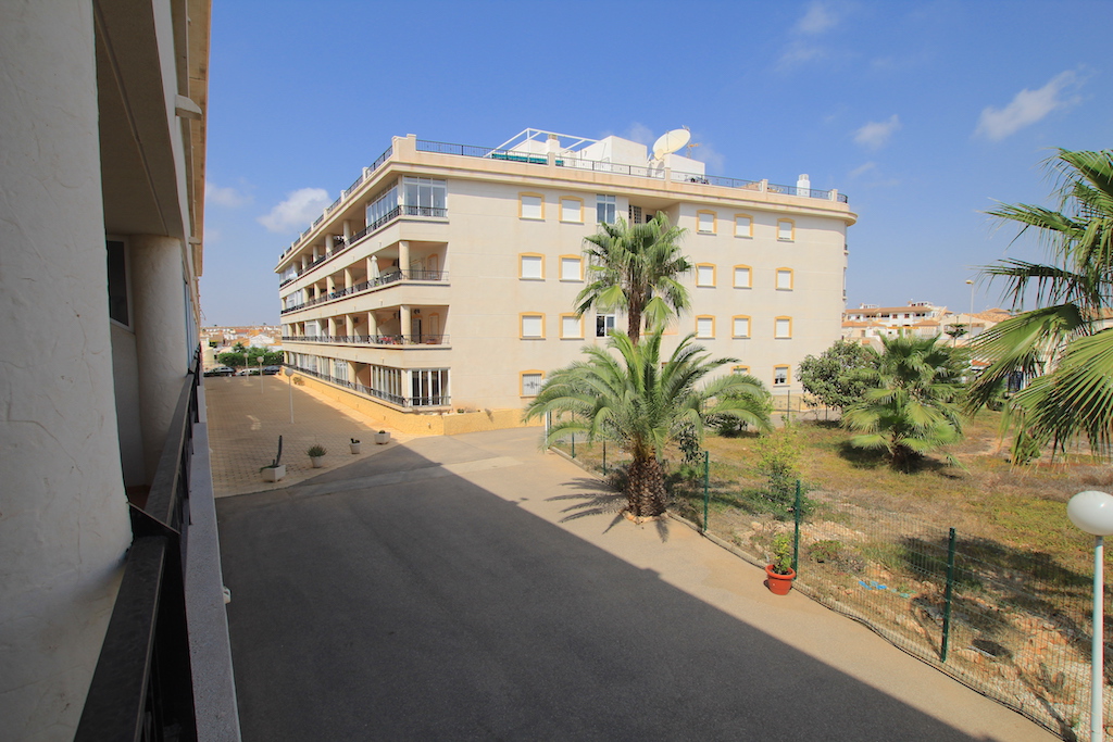 Apartment for sale in Playa Flamenca €97,500 (CM6562)