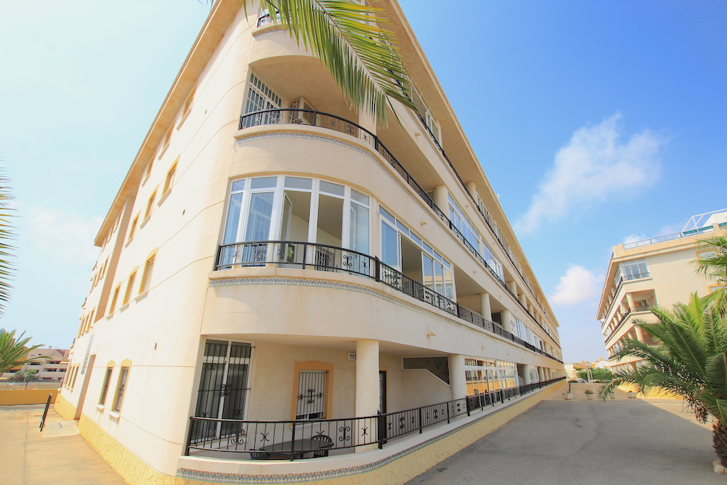Apartment for sale in Playa Flamenca €97,500 (CM6562)