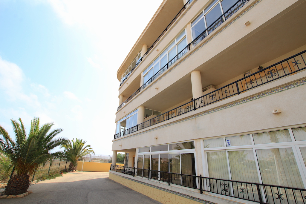Apartment for sale in Playa Flamenca €97,500 (CM6562)