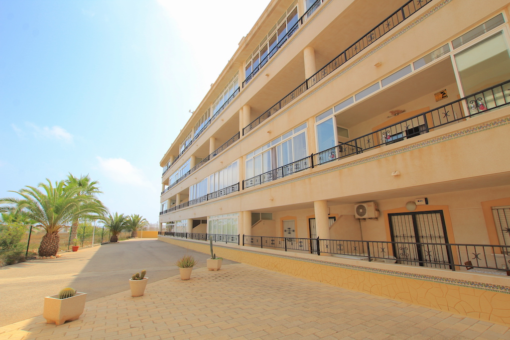 Apartment for sale in Playa Flamenca €97,500 (CM6562)